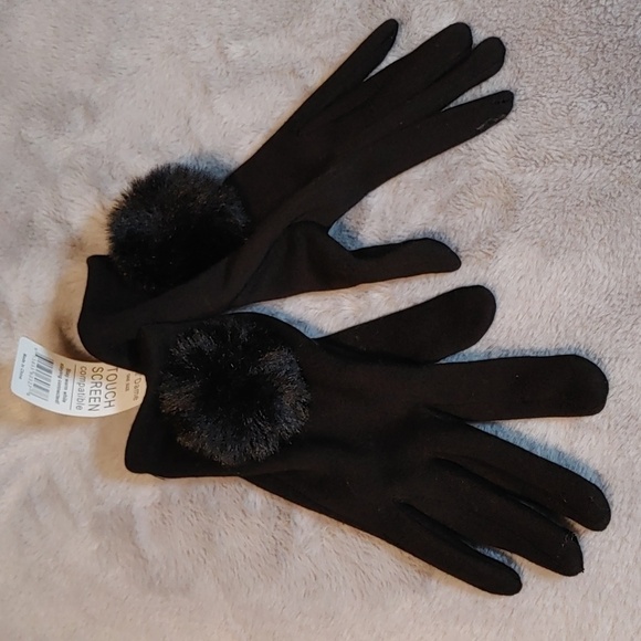 🍁NWT WOMEN'S BLACK POM POM GLOVES TOUCH SCREEN COMPATIBLE - Picture 1 of 8